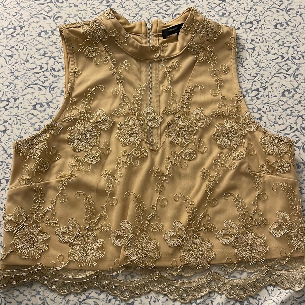 Romeo + Juliet top